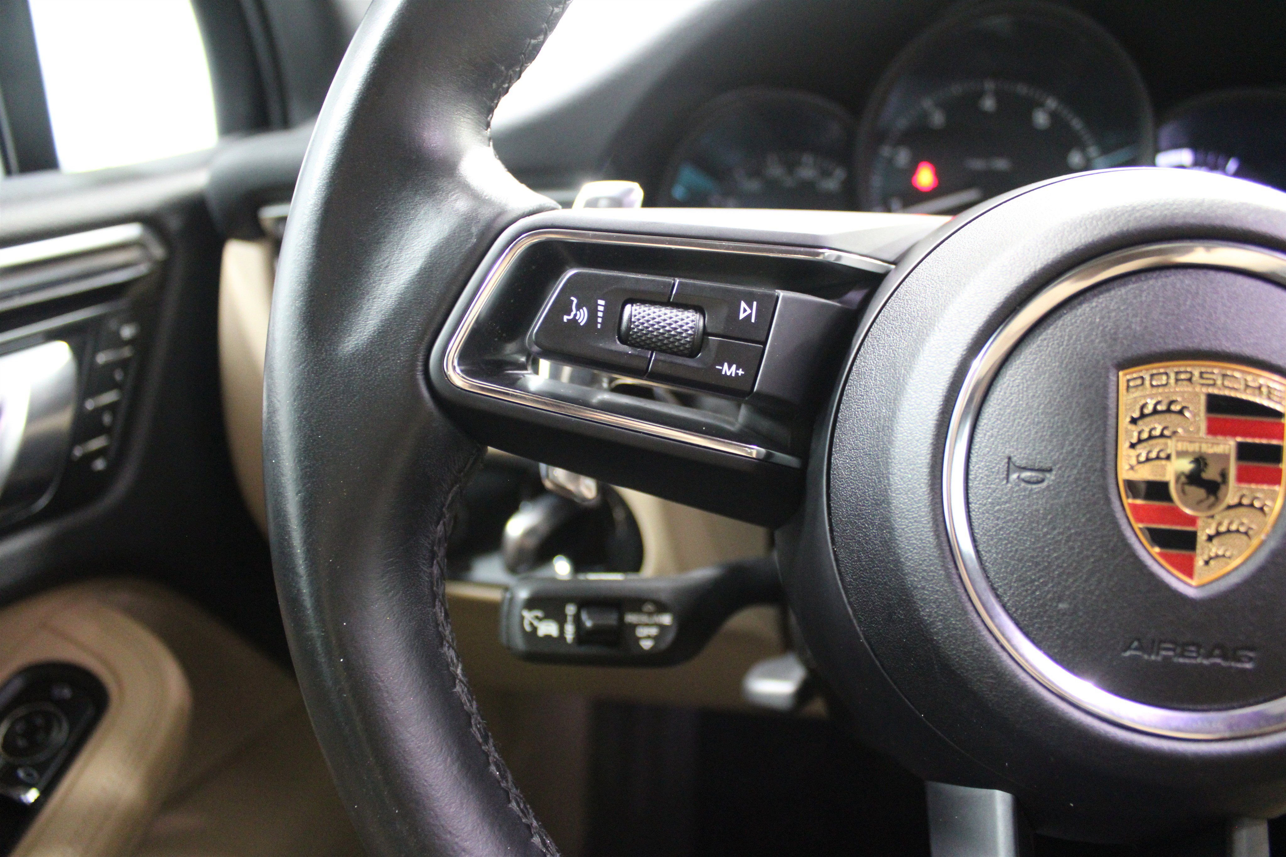 Used 2024 Porsche Macan Turbo image 10