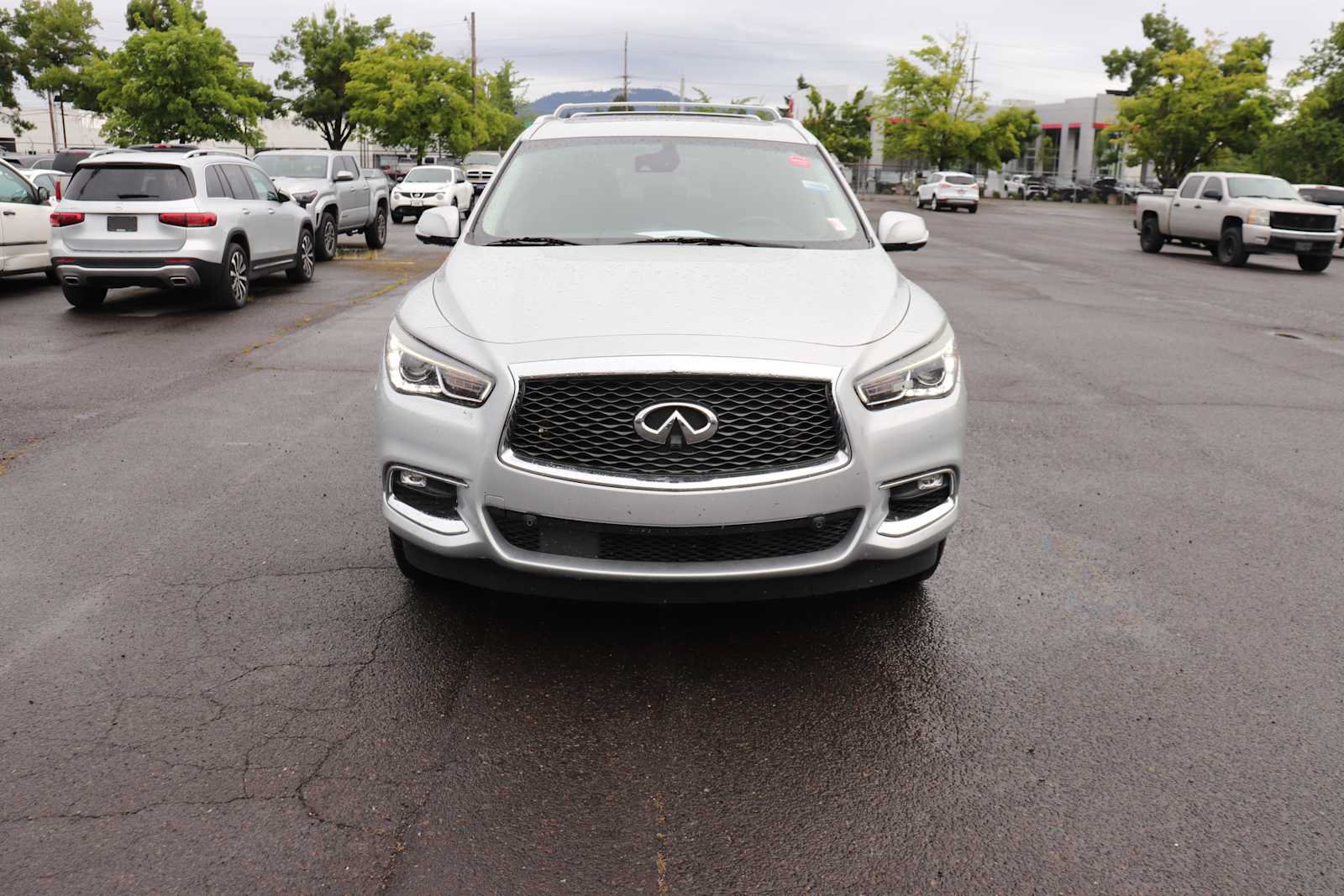 Used 2017 INFINITI QX60 FWD w/ Deluxe Technology Package video 2
