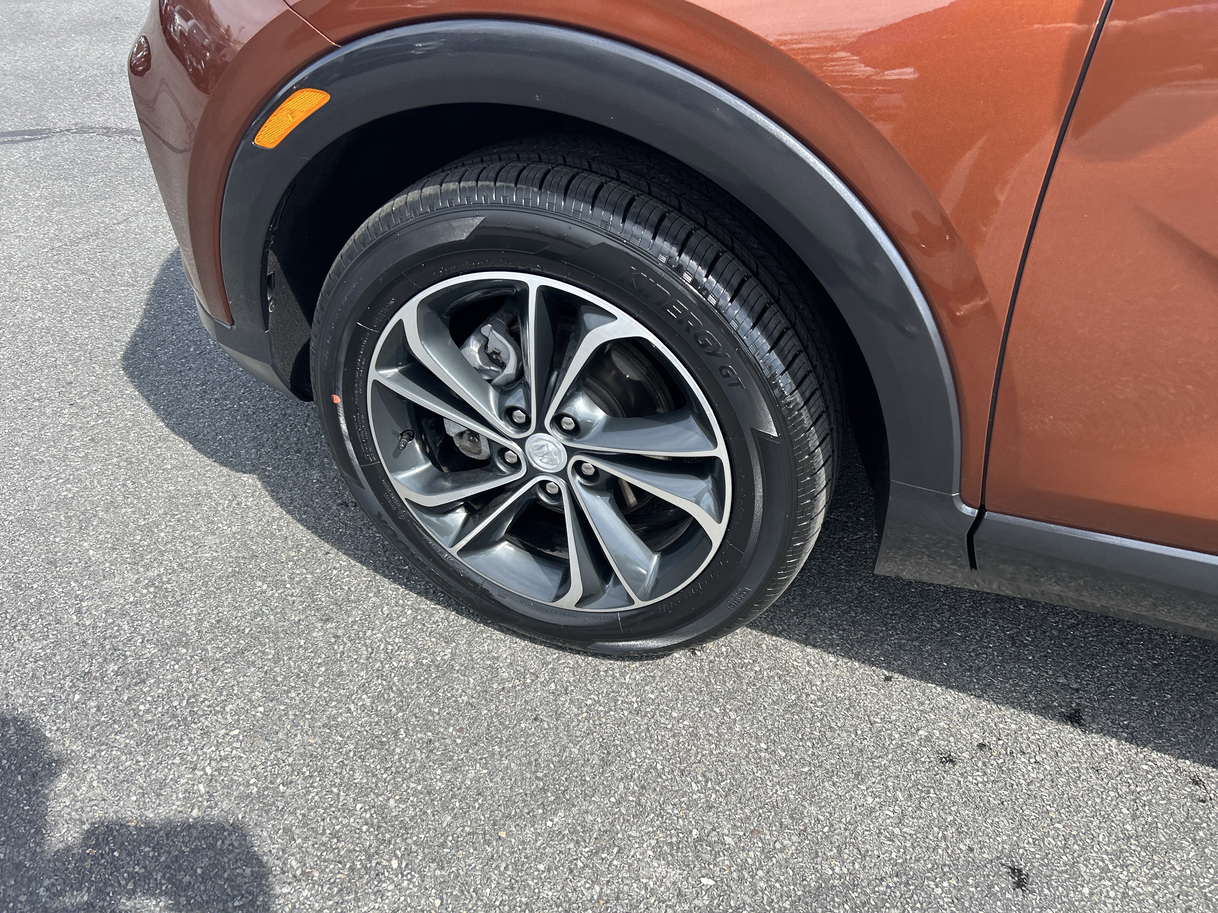 Used 2020 Buick Encore GX Essence w/ Advanced Technology Package image 3