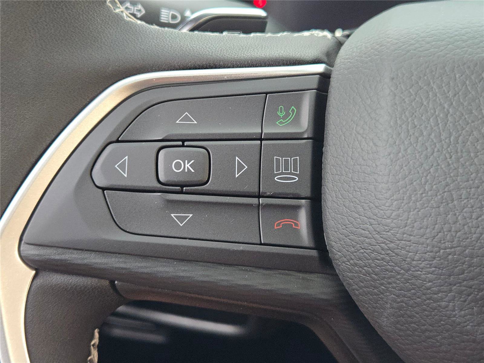 New 2025 Jeep Grand Cherokee Laredo w/ Luxury Tech Group I image 35