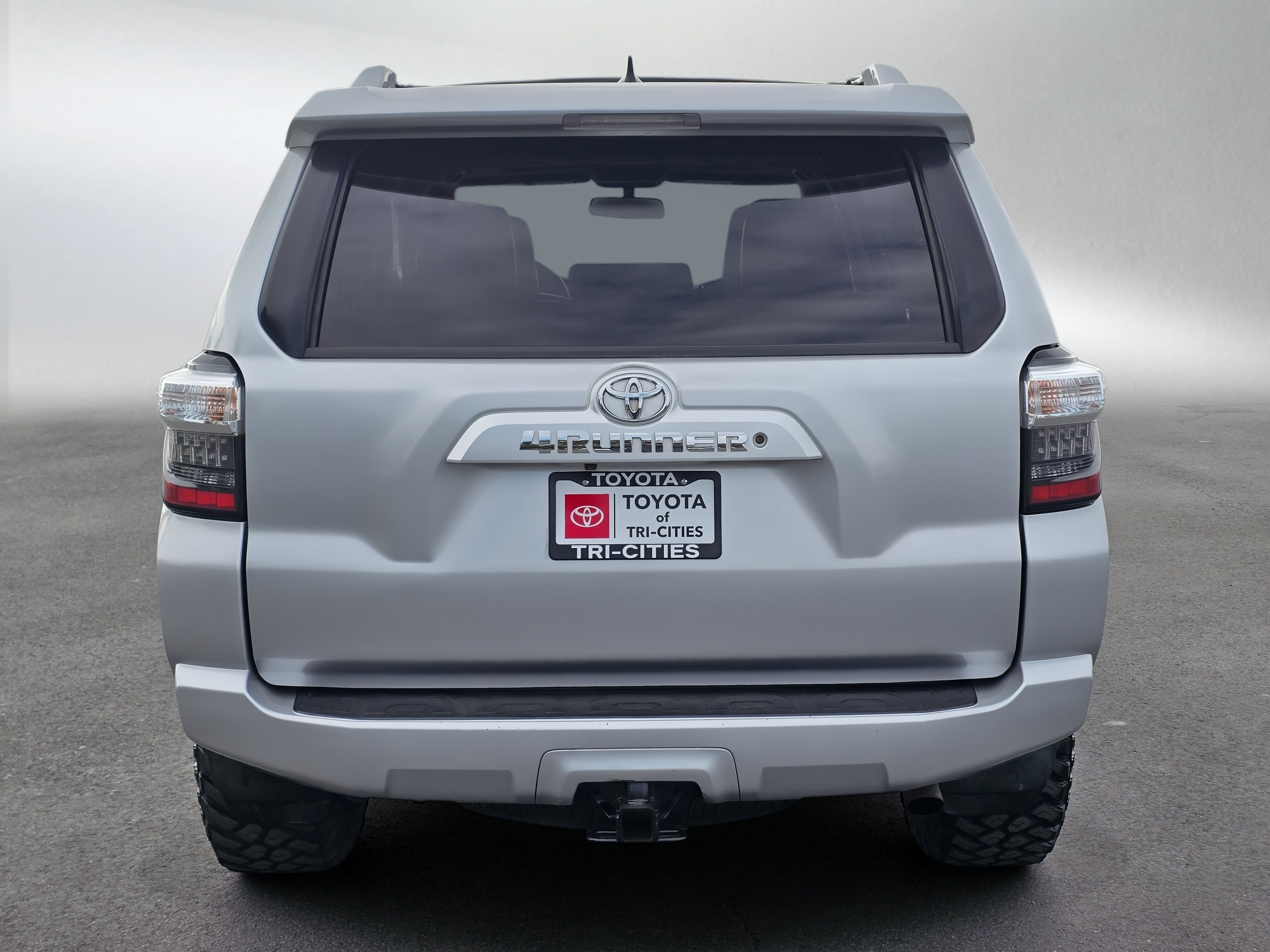 Used 2018 Toyota 4Runner SR5 Premium AWD/4WD image 4