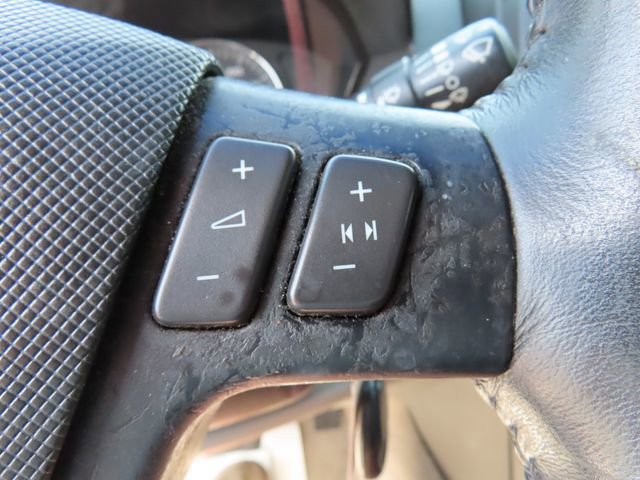 Used 2005 Cadillac SRX w/ 7-Passenger Value Package image 24