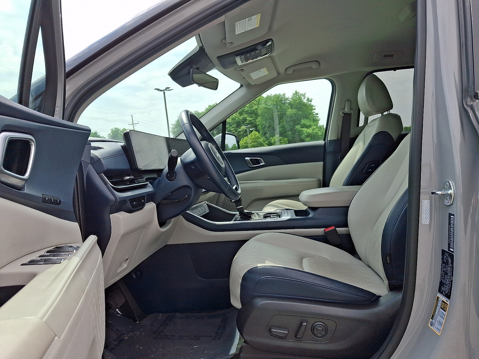 Certified 2025 Kia Carnival EX FWD image 14