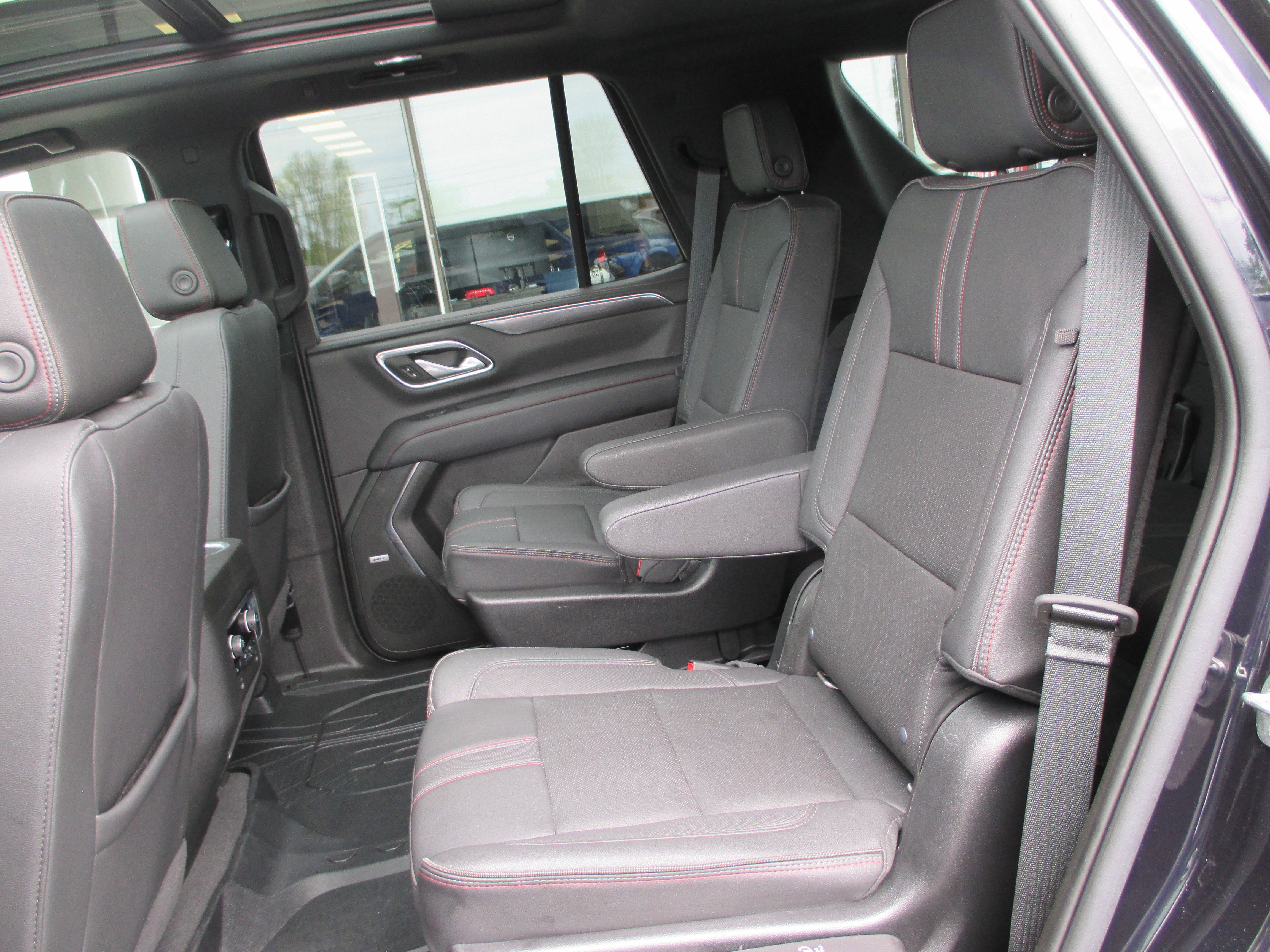 Used 2022 Chevrolet Tahoe RST w/ Luxury Package AWD/4WD image 12