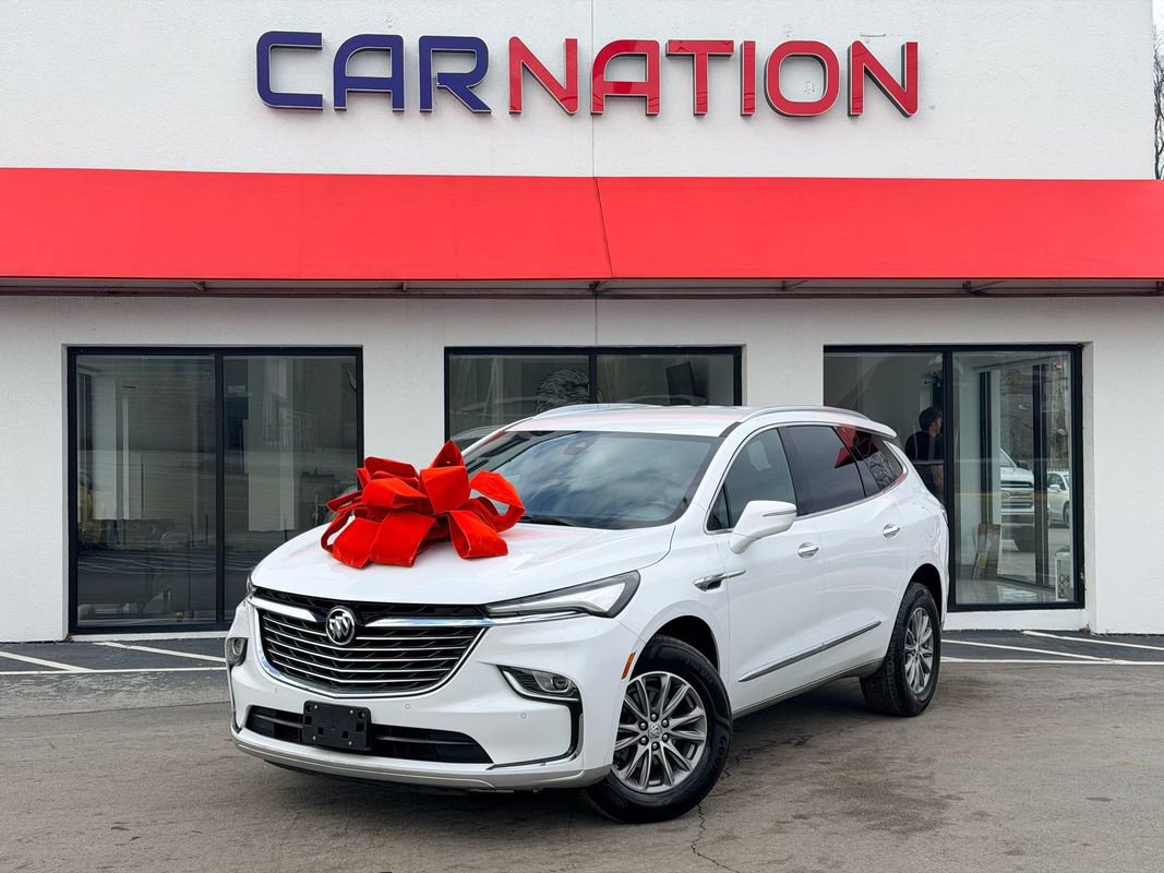 Used 2023 Buick Enclave Essence image 2