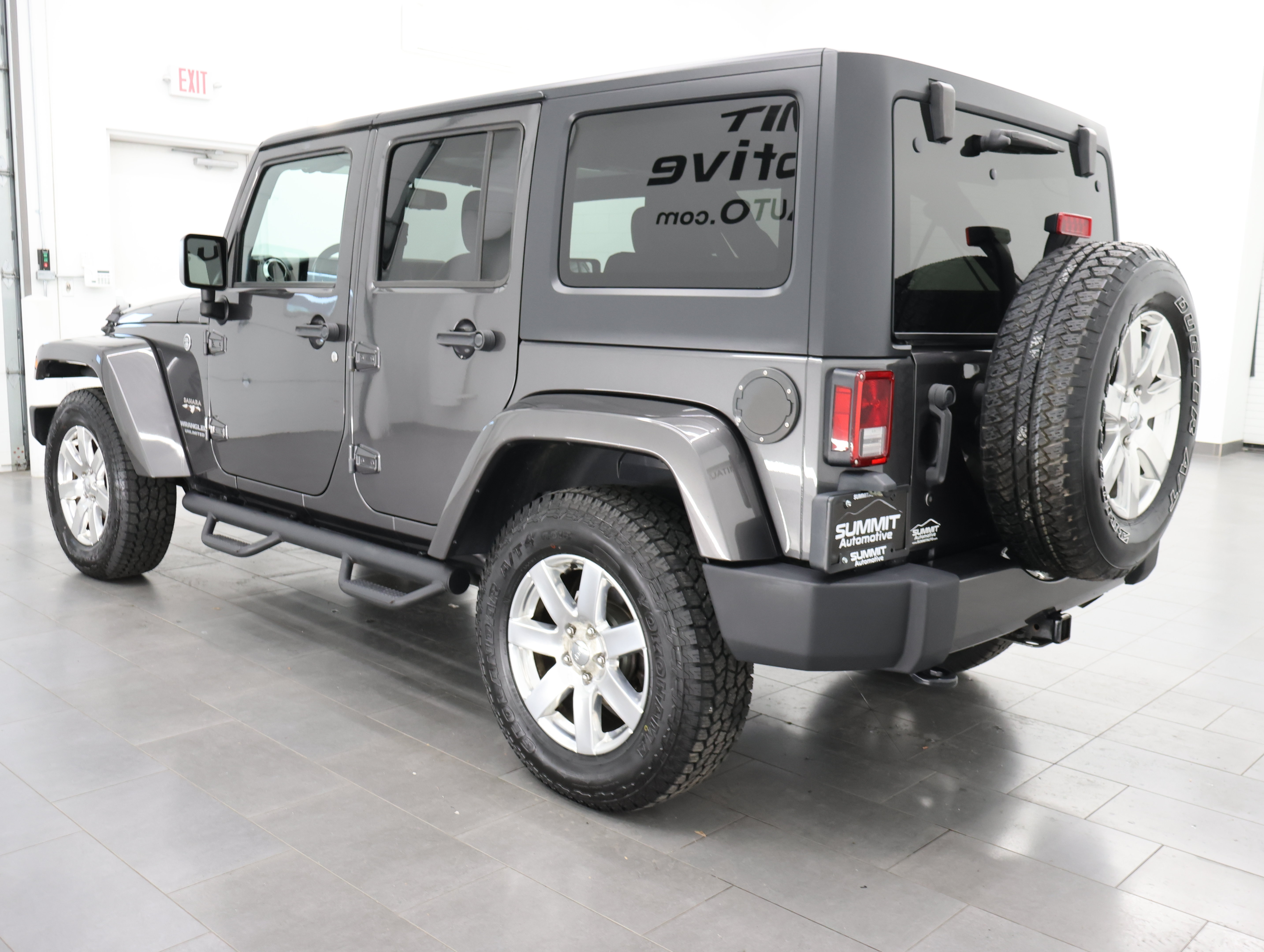 Used 2017 Jeep Wrangler Unlimited Sahara w/ Connectivity Group AWD/4WD image 6