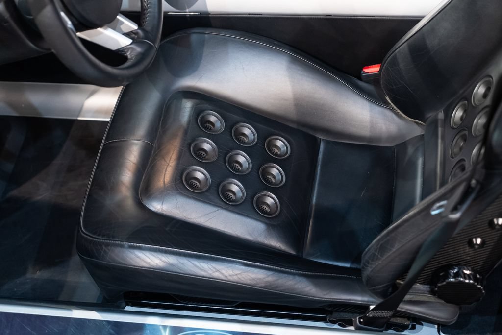 Used 2005 Ford GT RWD image 32