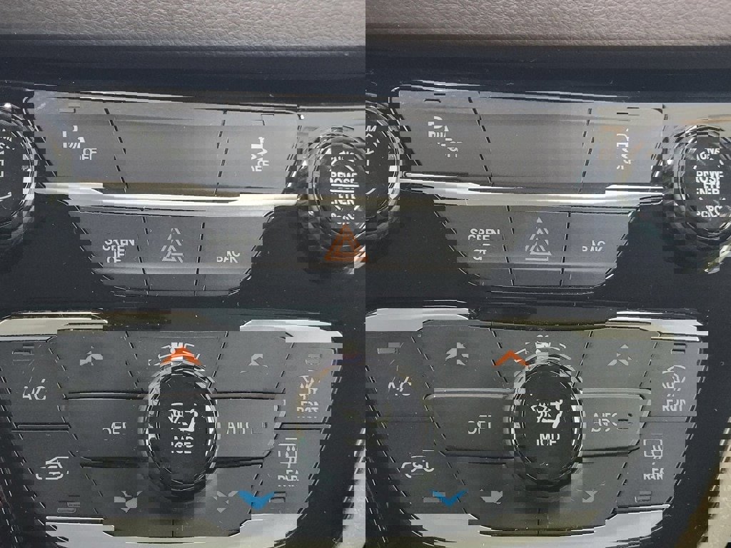 Used 2017 Chrysler Pacifica Touring-L image 28