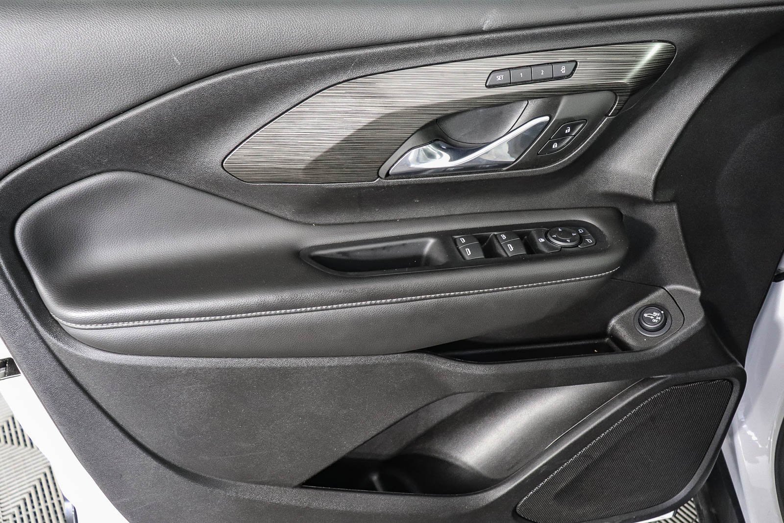 Used 2024 GMC Terrain SLT image 22