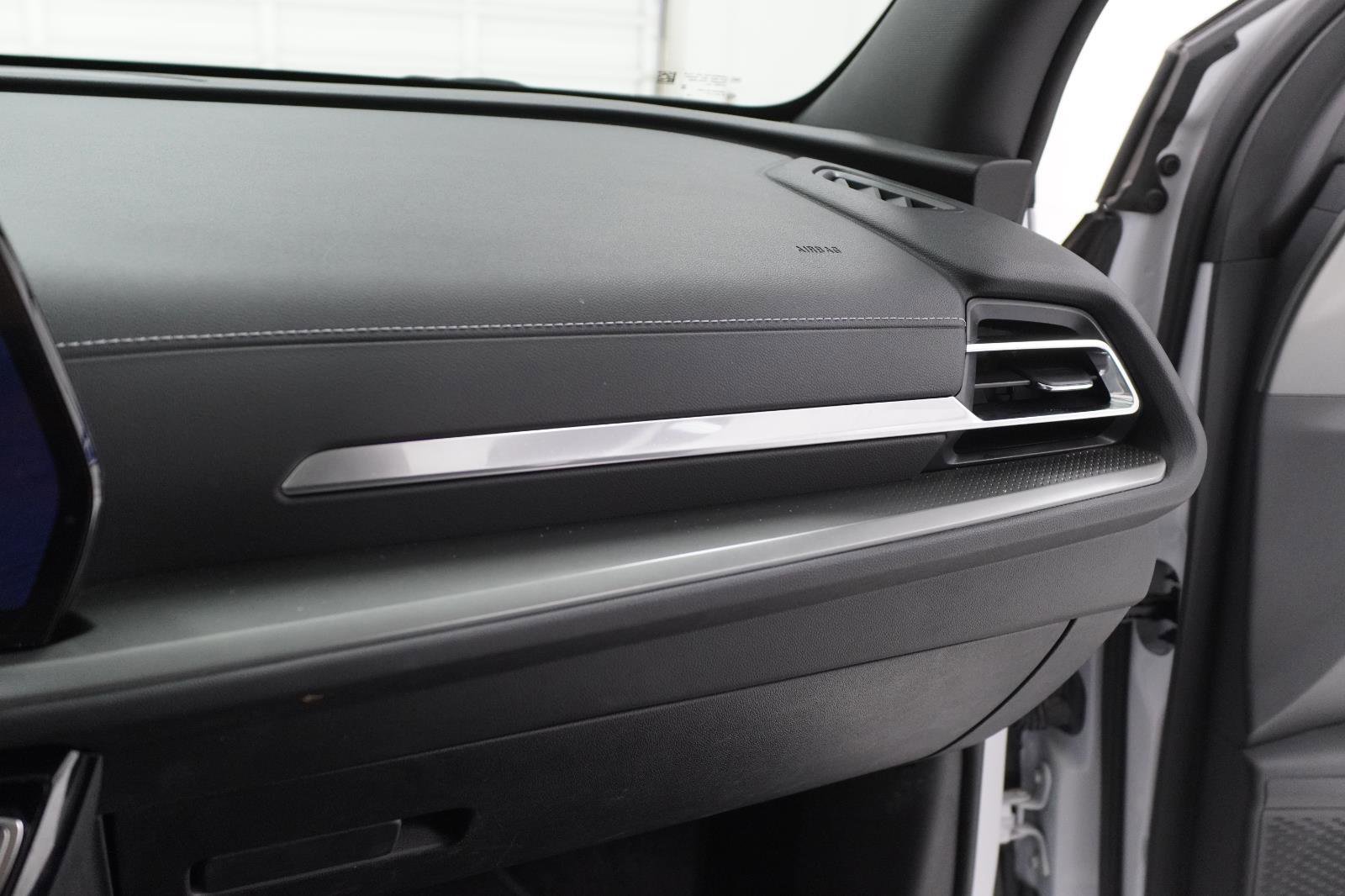 Used 2024 Chevrolet Traverse LT FWD image 37