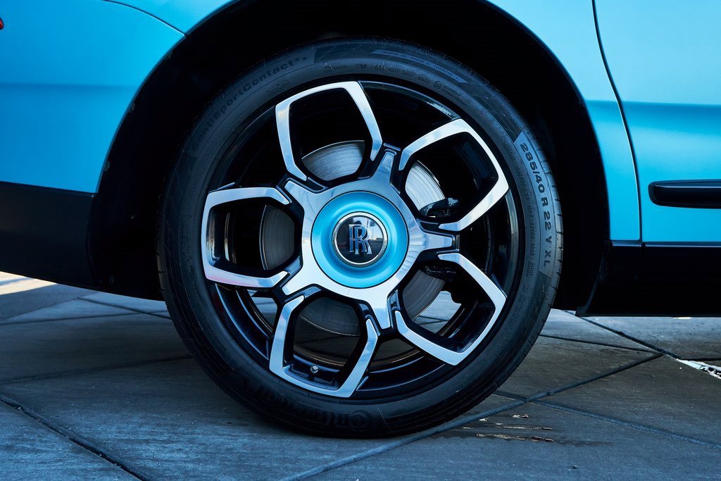 Used 2022 Rolls-Royce Cullinan Black Badge w/ Dark Exterior Package image 11