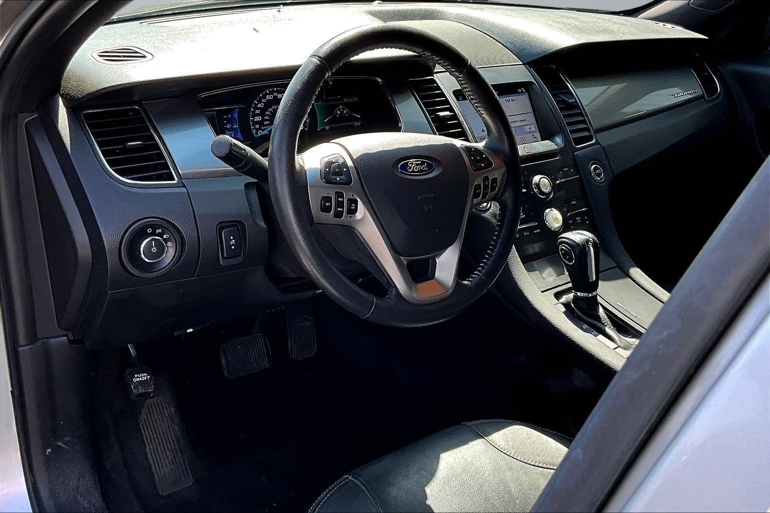 Used 2017 Ford Taurus SEL w/ Equipment Group 201A FWD image 13