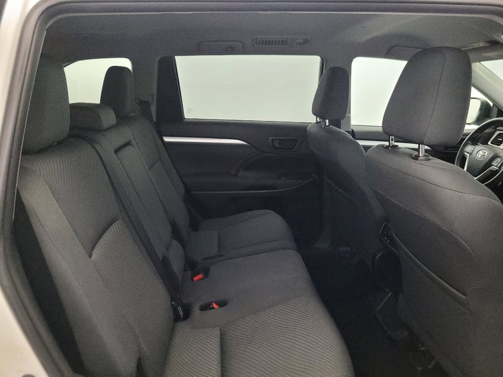 Used 2019 Toyota Highlander LE AWD/4WD image 19