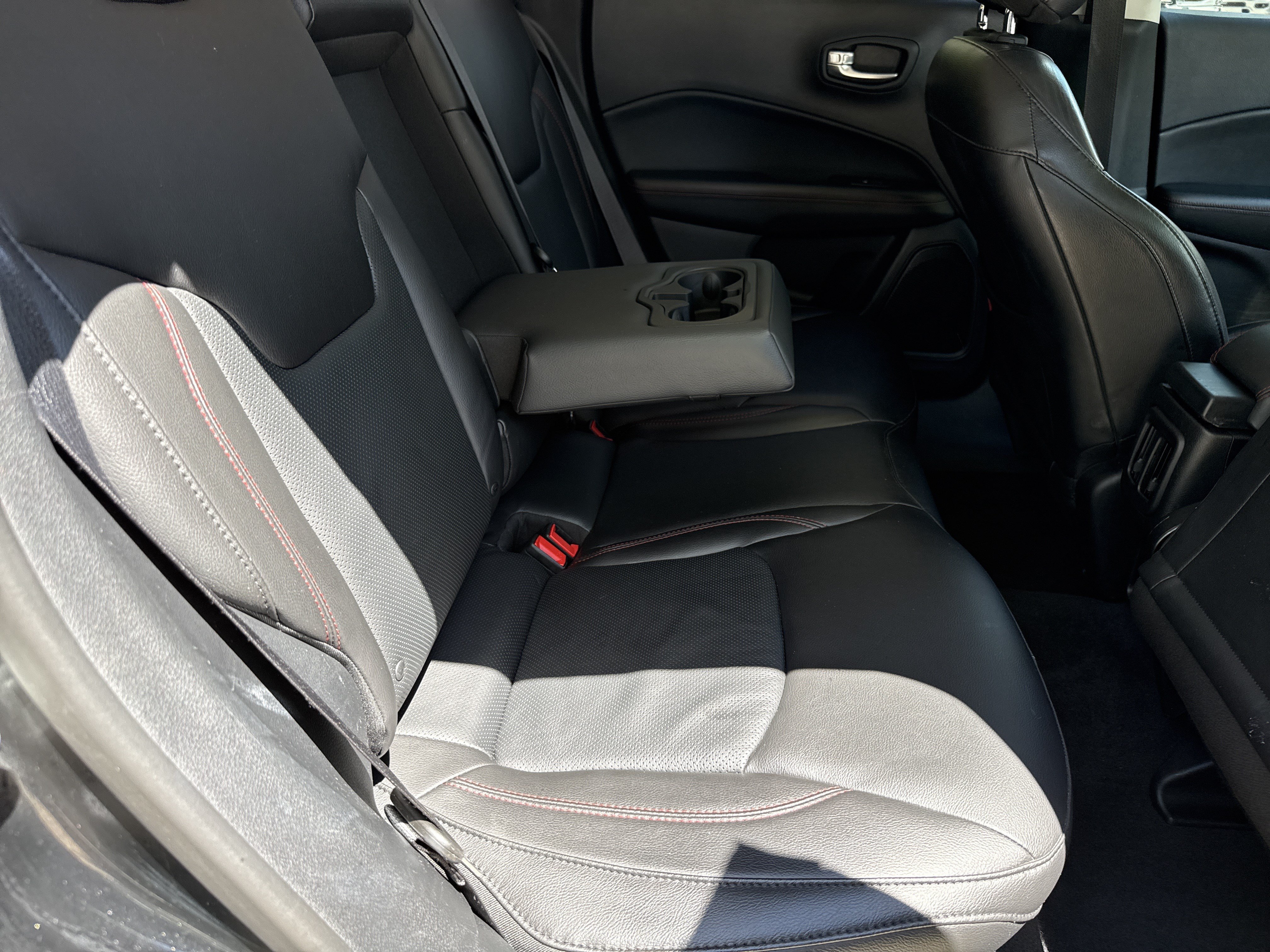 Used 2018 Jeep Compass Trailhawk w/ Leather Interior Group AWD/4WD image 15