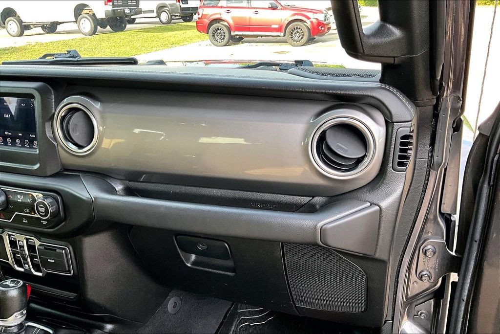 Used 2021 Jeep Wrangler Unlimited Sahara AWD/4WD image 15