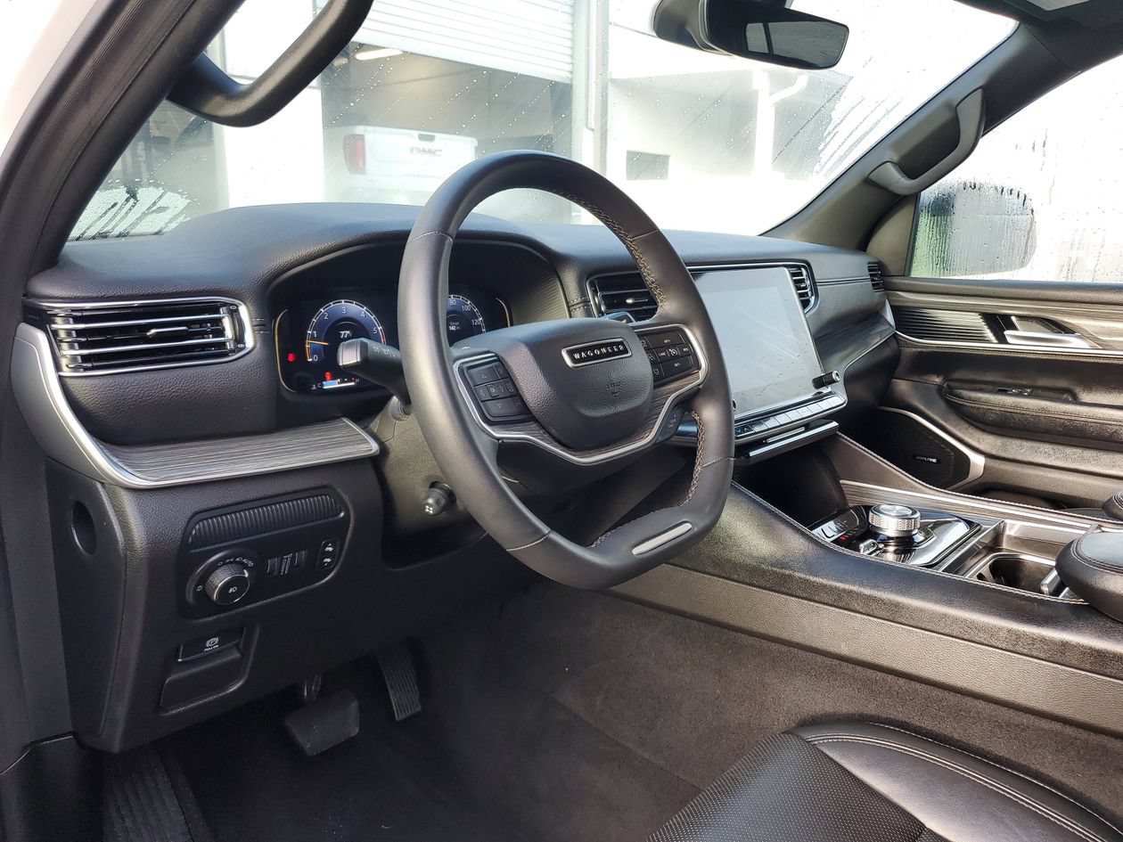 Used 2023 Jeep Wagoneer L Series II AWD/4WD image 19