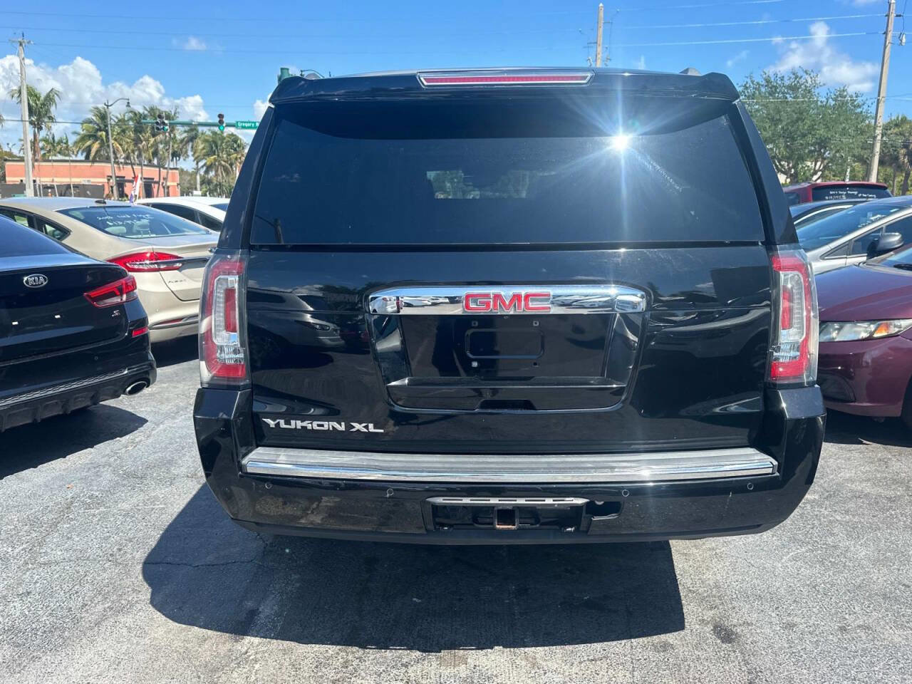 Used 2017 GMC Yukon XL Denali w/ Open Road Package image 4