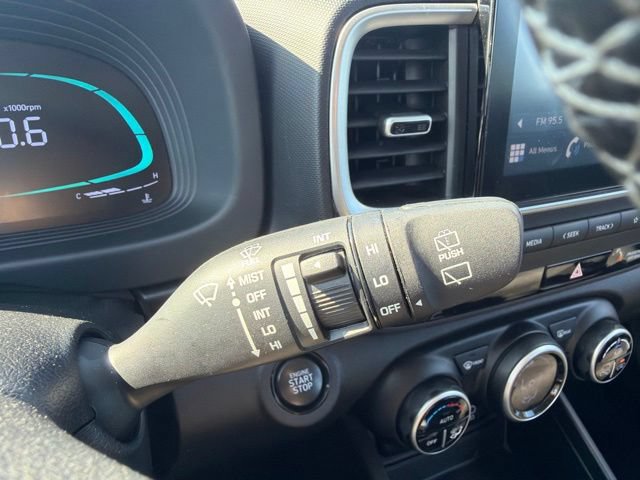 Used 2025 Hyundai Venue FWD image 41