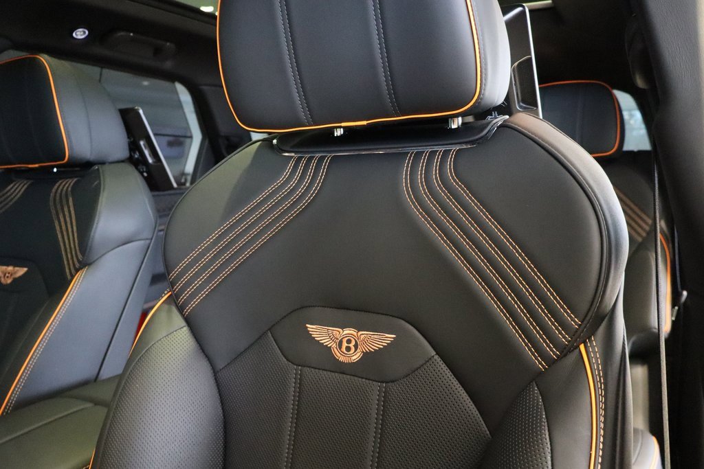 Used 2025 Bentley Bentayga image 4