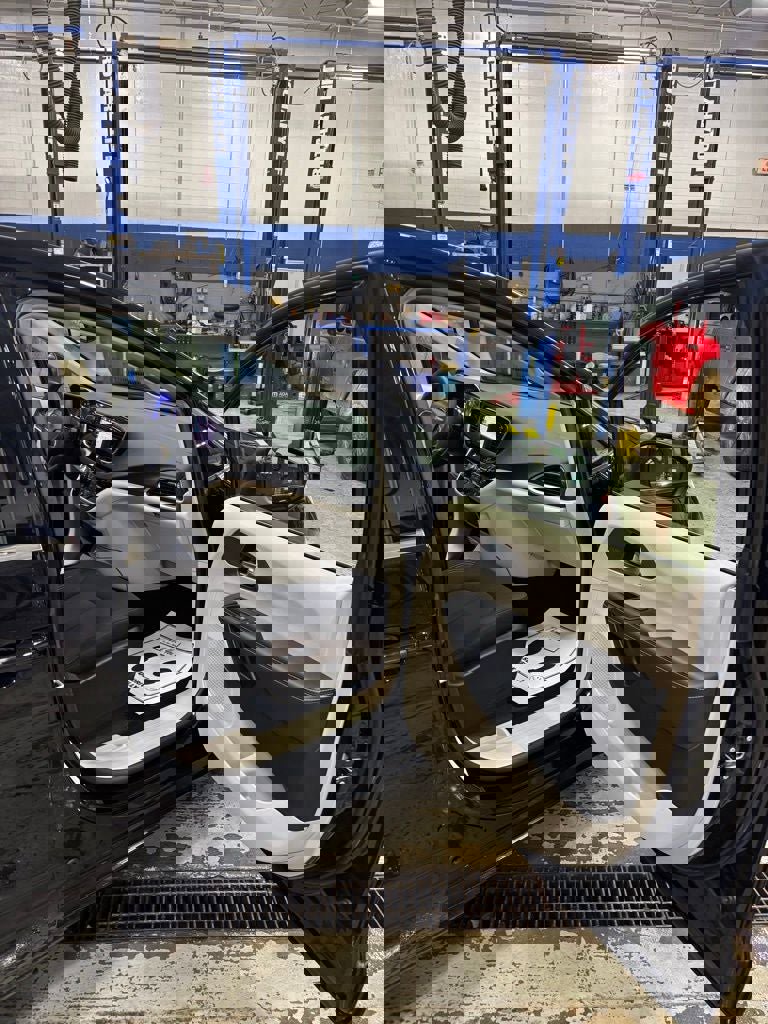 Used 2024 Chrysler Voyager LX image 20