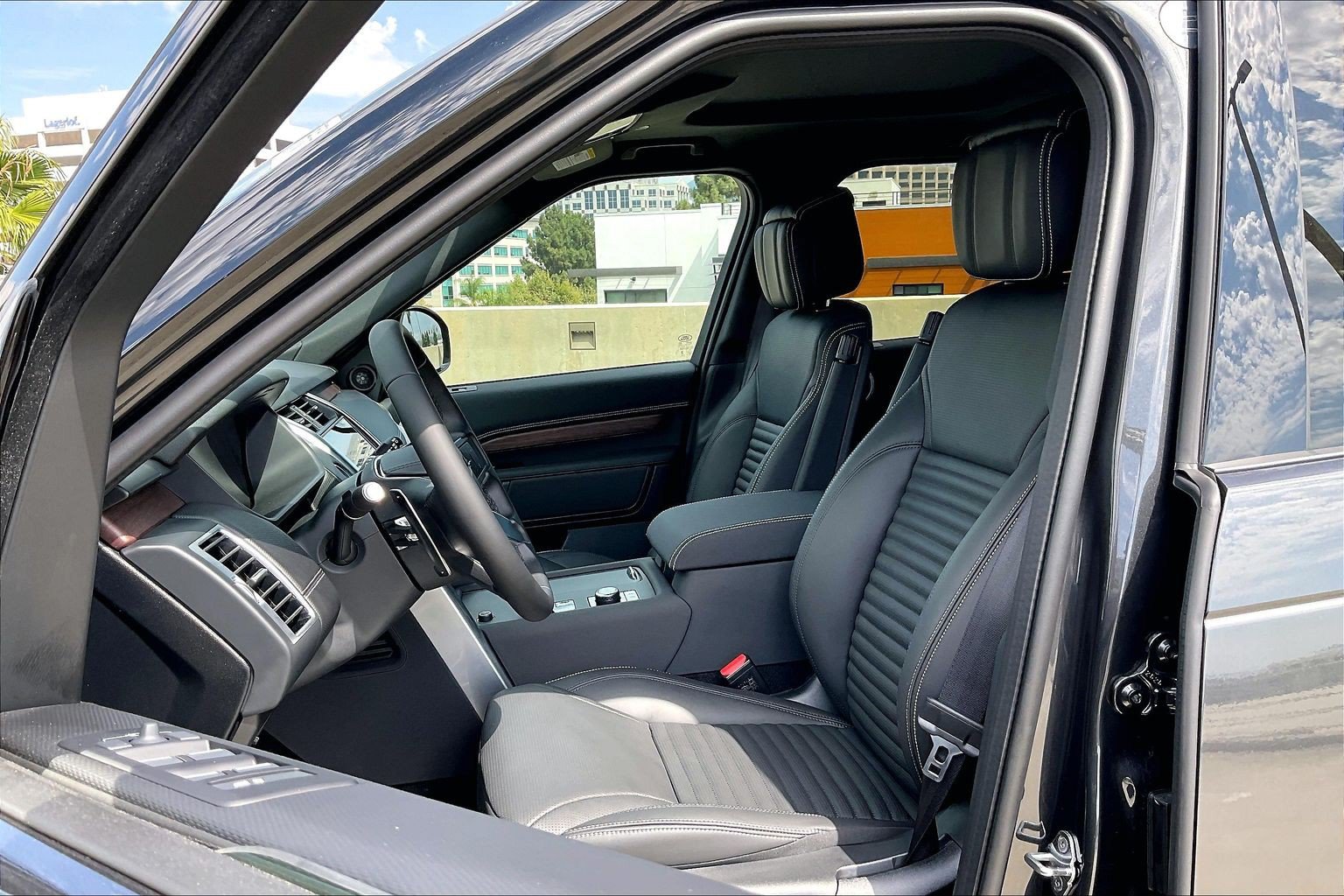 New 2026 Land Rover Discovery Dynamic SE AWD/4WD image 16