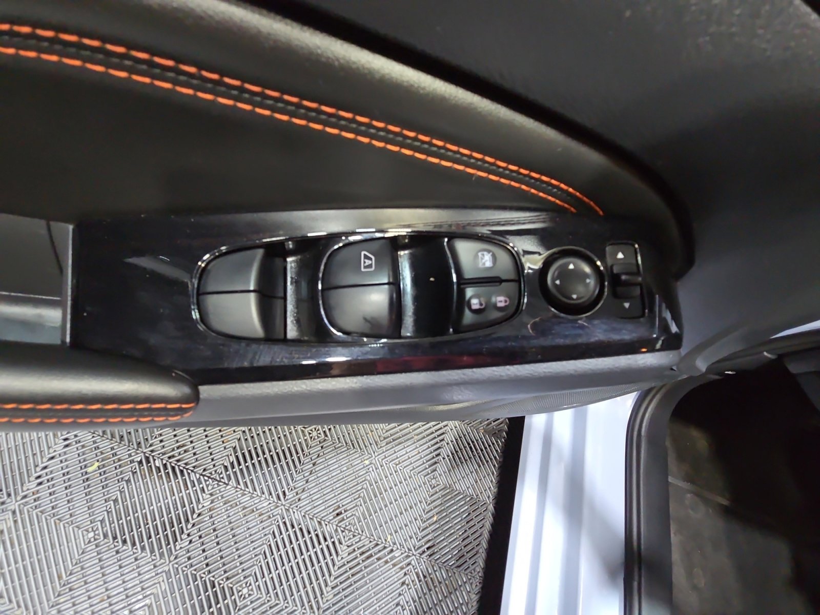 Used 2023 Nissan Altima 2.5 SR image 14