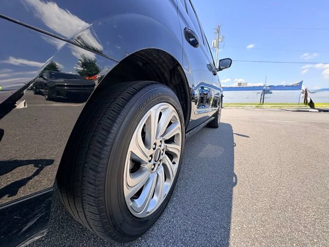Used 2024 Lincoln Navigator Reserve AWD/4WD image 5