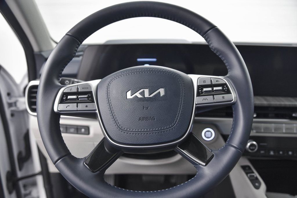 Used 2025 Kia Telluride EX image 19