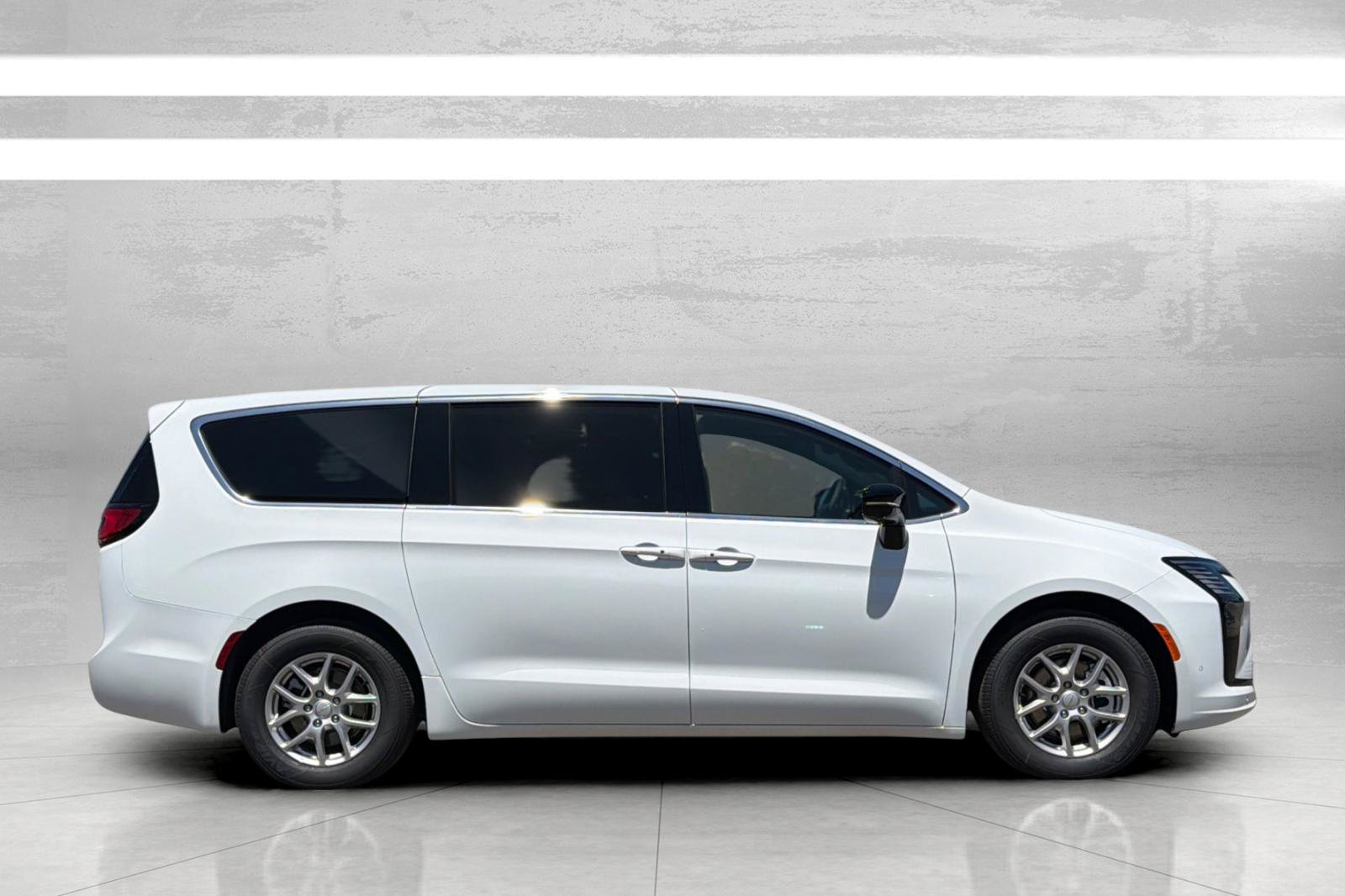 New 2027 Chrysler Pacifica Select FWD image 4