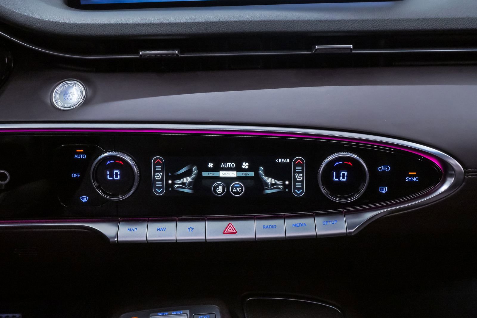 Certified 2023 Genesis GV70 2.5T Advanced w/ Advanced Package image 18