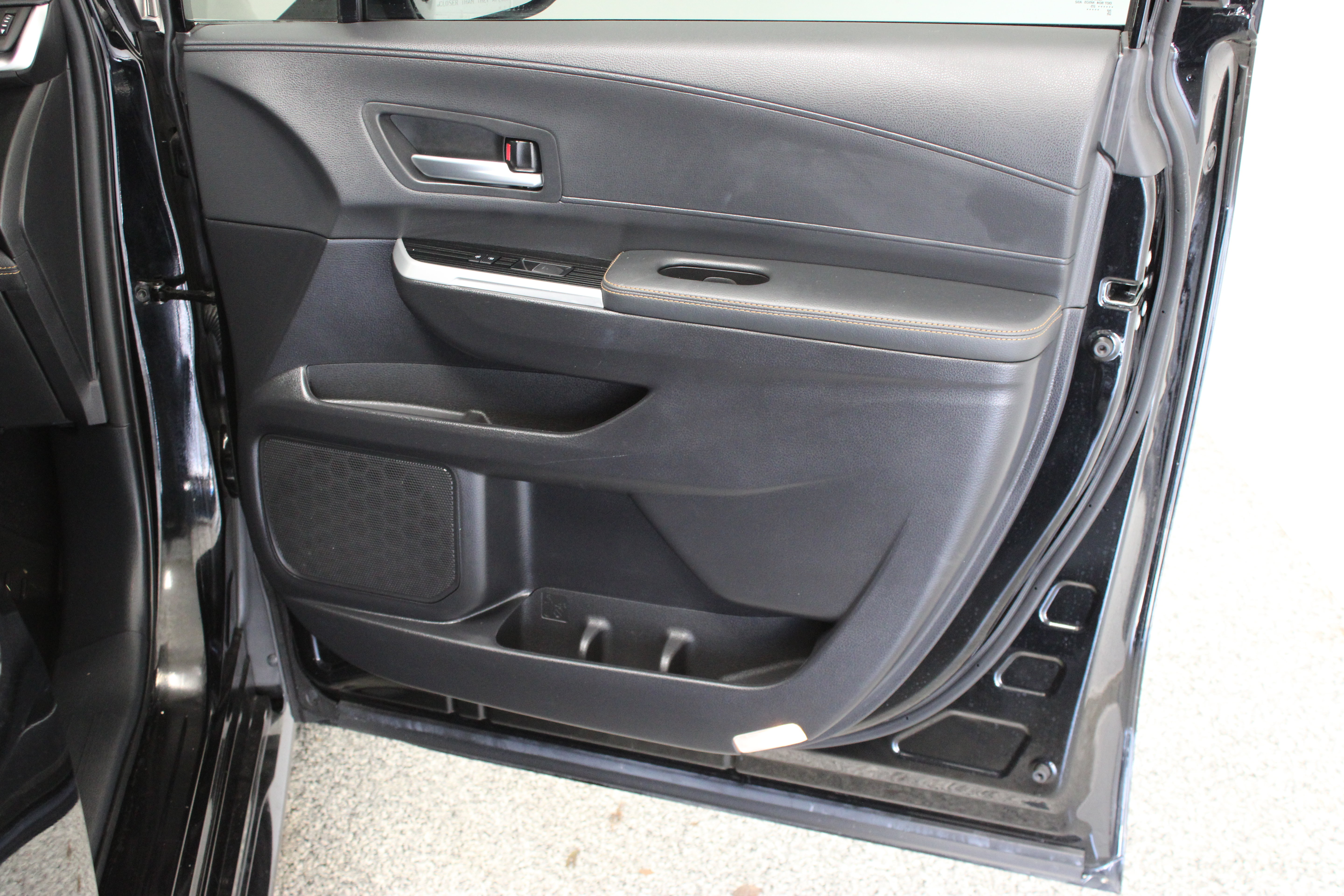 Certified 2025 Toyota Sienna XLE Woodland Edition AWD/4WD image 37