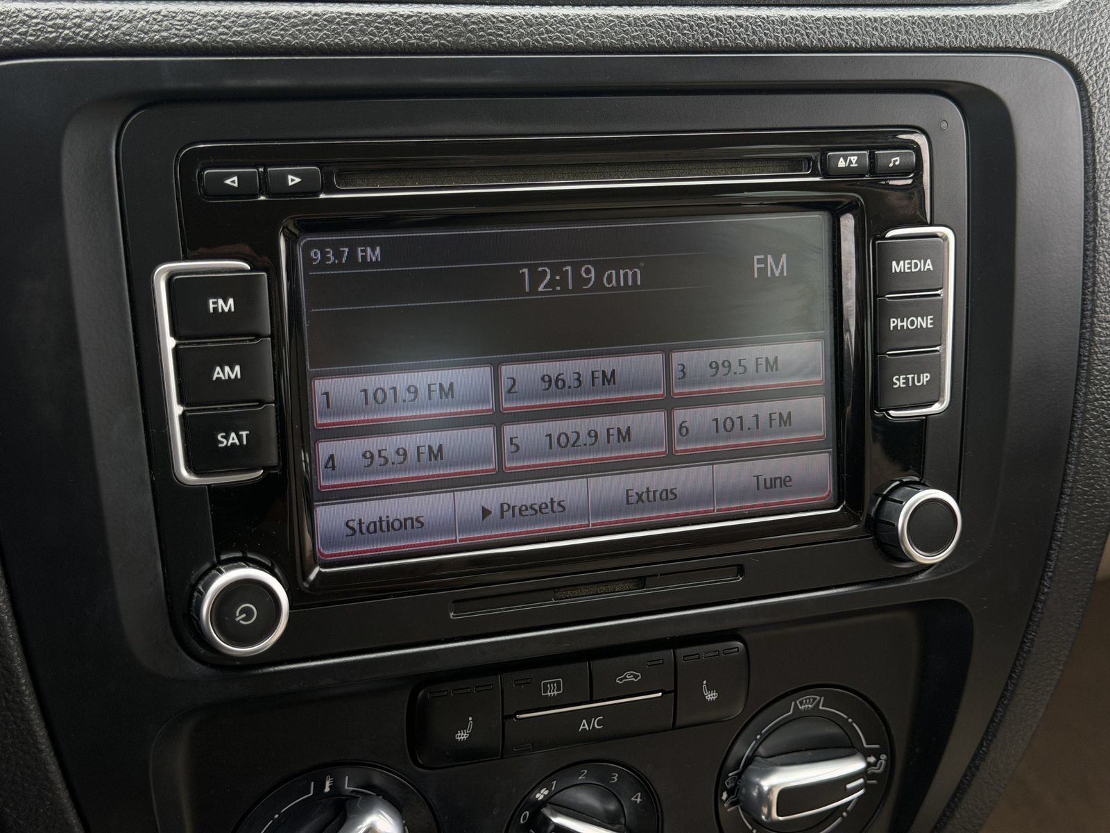 Used 2013 Volkswagen Jetta SE FWD image 19