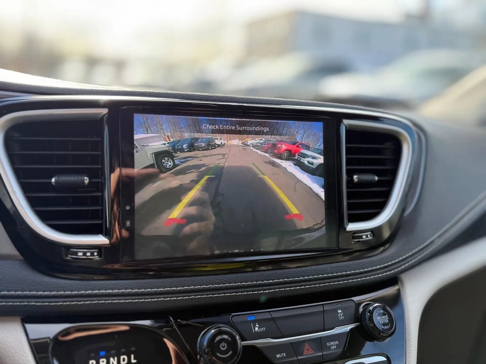 Used 2022 Chrysler Pacifica Touring-L image 18