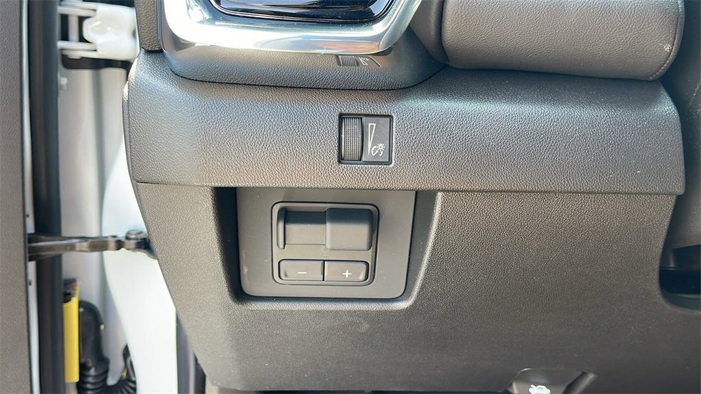 New 2025 GMC Canyon Elevation w/ Convenience Package image 25