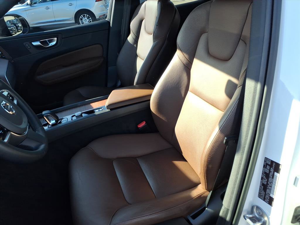 Certified 2023 Volvo XC60 B5 Plus w/ Protection Package Premier image 18