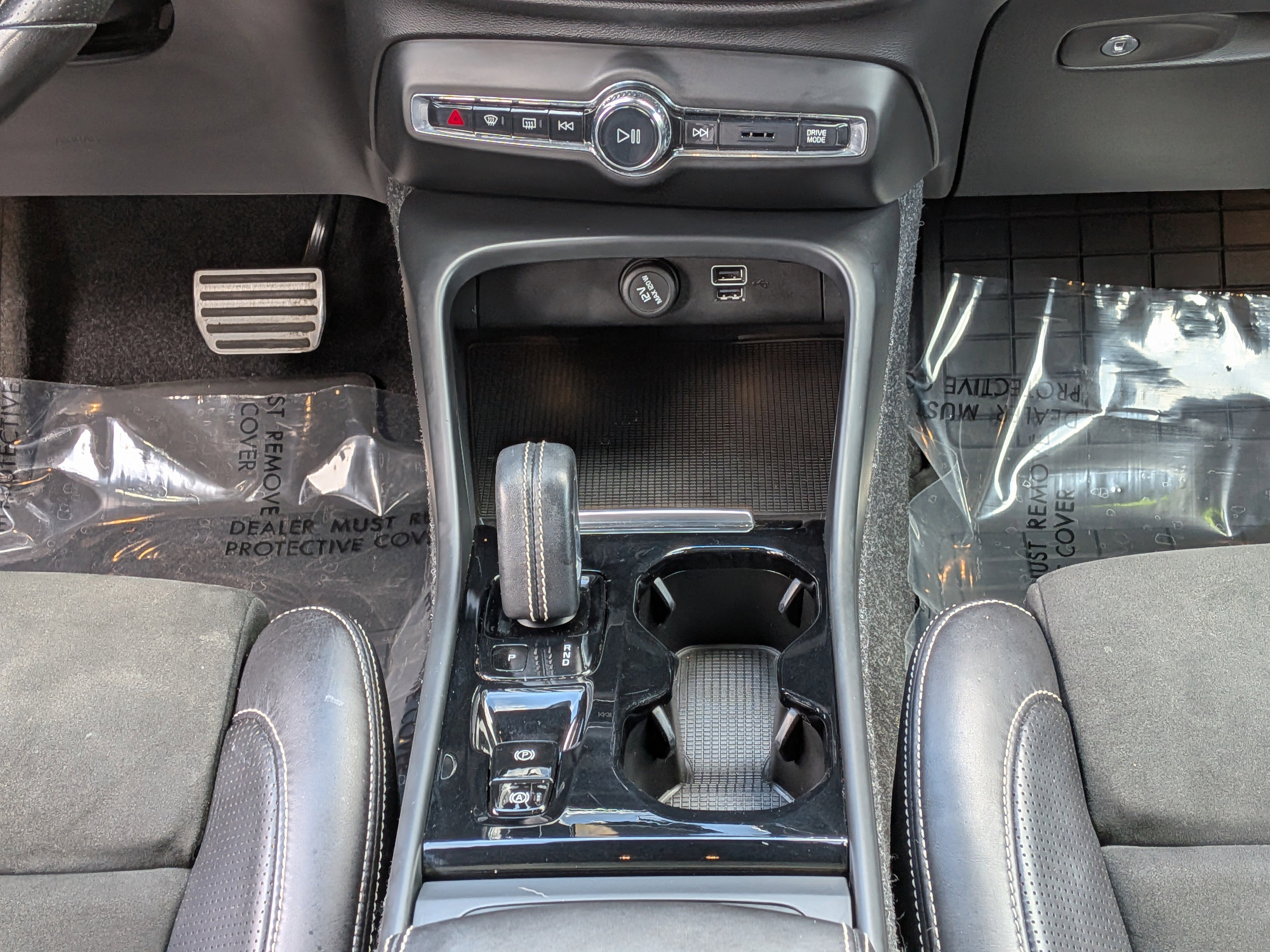 Used 2021 Volvo XC40 T4 R-Design w/ Protection Package Premier image 21