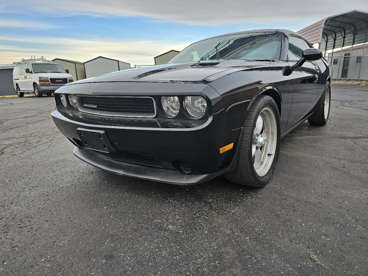 Used 2013 Dodge Challenger SXT image 2