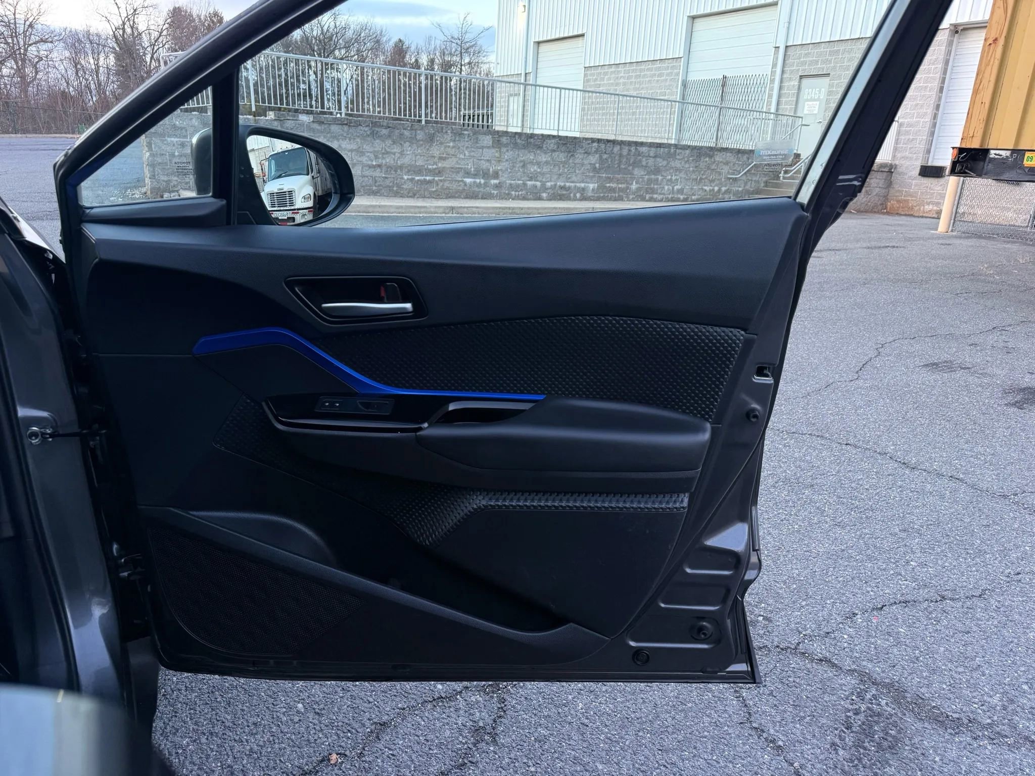 Used 2022 Toyota C-HR XLE image 24