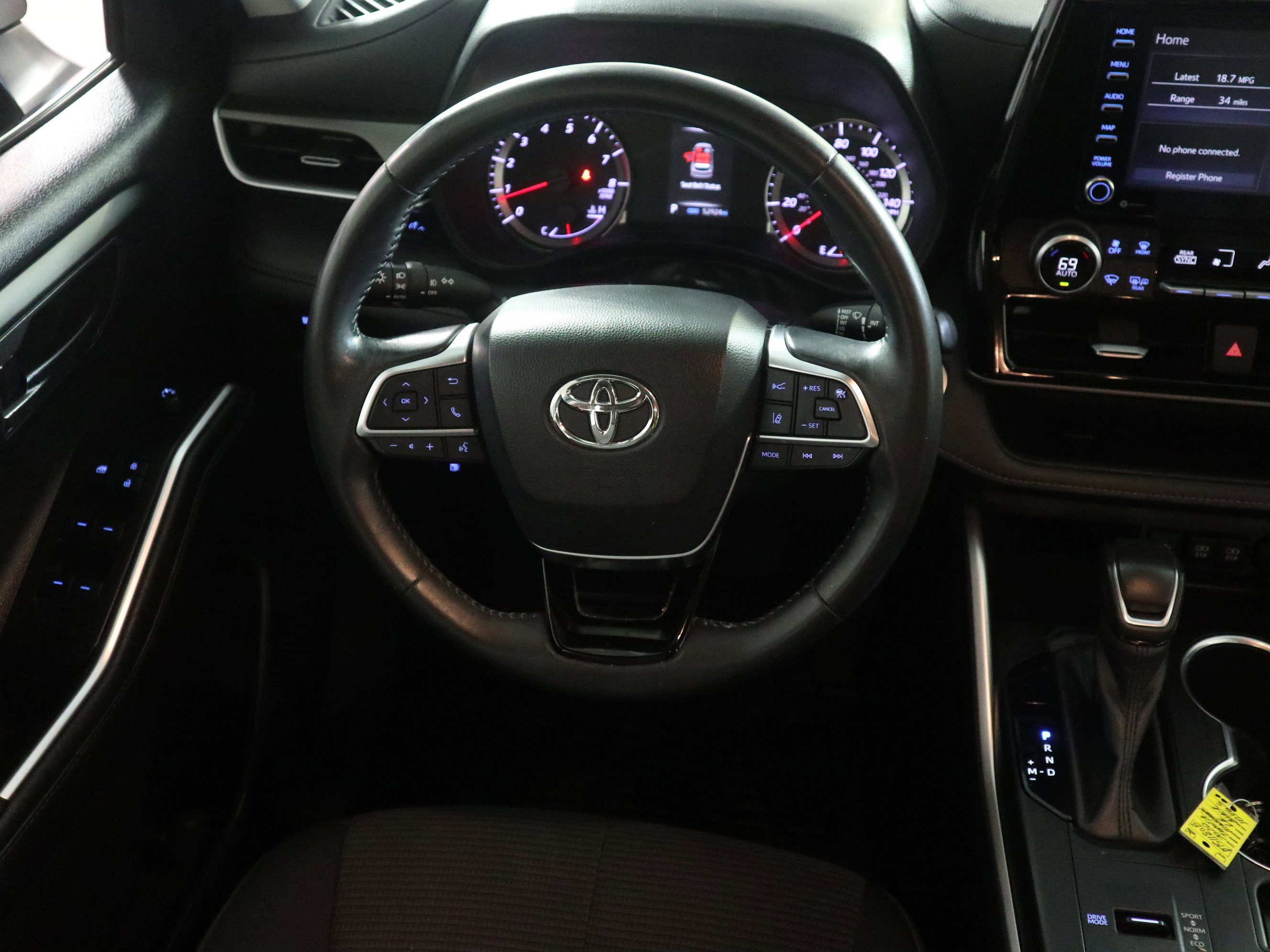 Used 2020 Toyota Highlander LE image 16