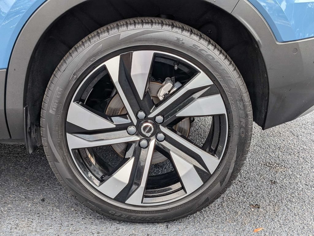 Certified 2023 Volvo XC40 B4 Plus w/ Protection Package Premier FWD image 12