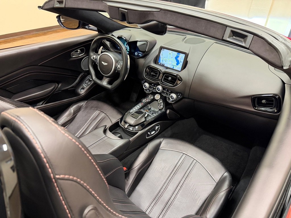 Used 2021 Aston Martin V8 Vantage Roadster image 34