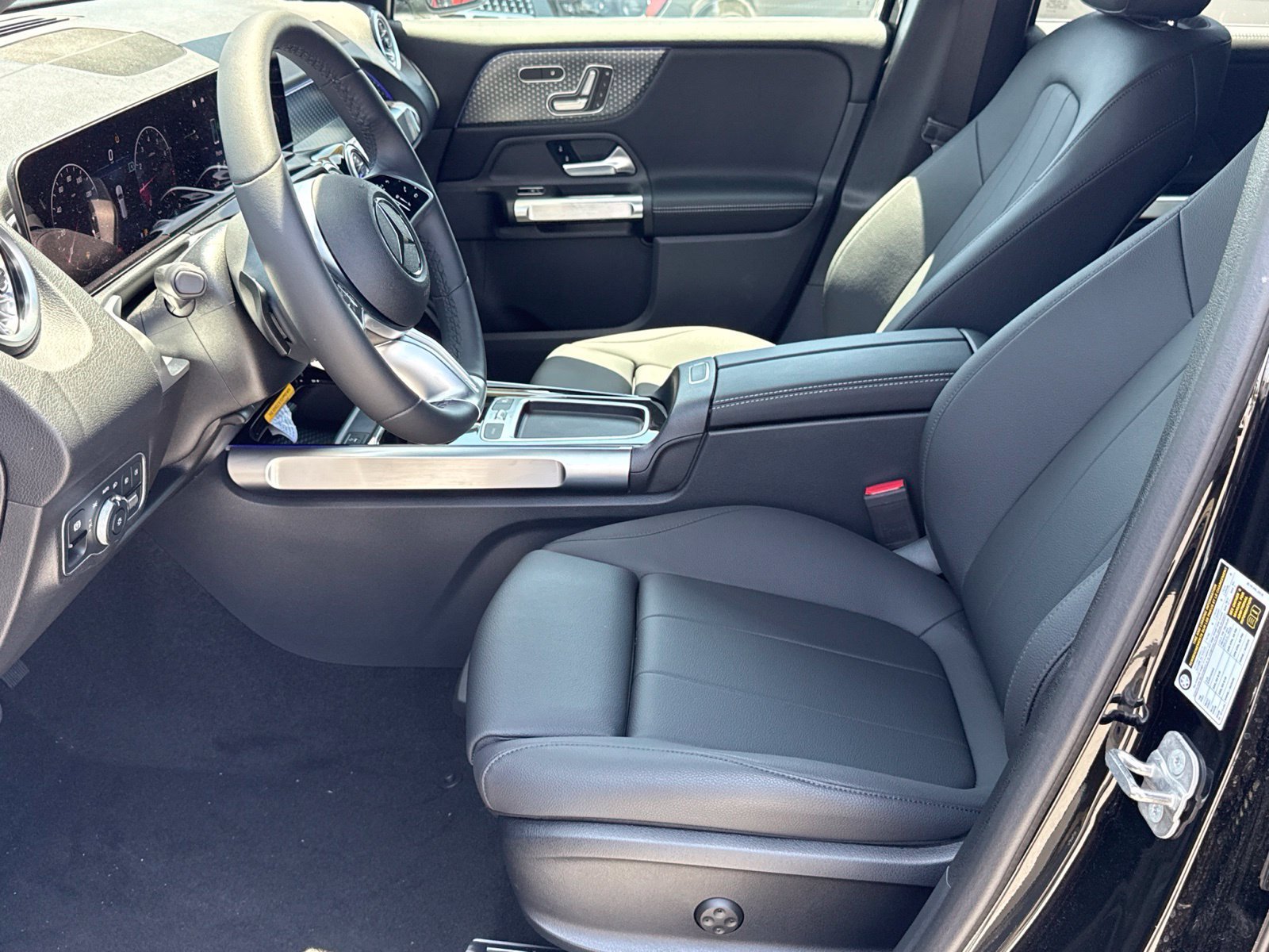 Used 2025 Mercedes-Benz GLB 250 image 15