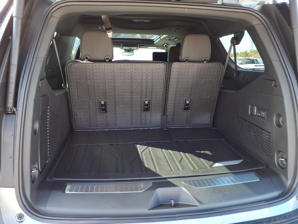 New 2026 Chevrolet Suburban Premier image 10