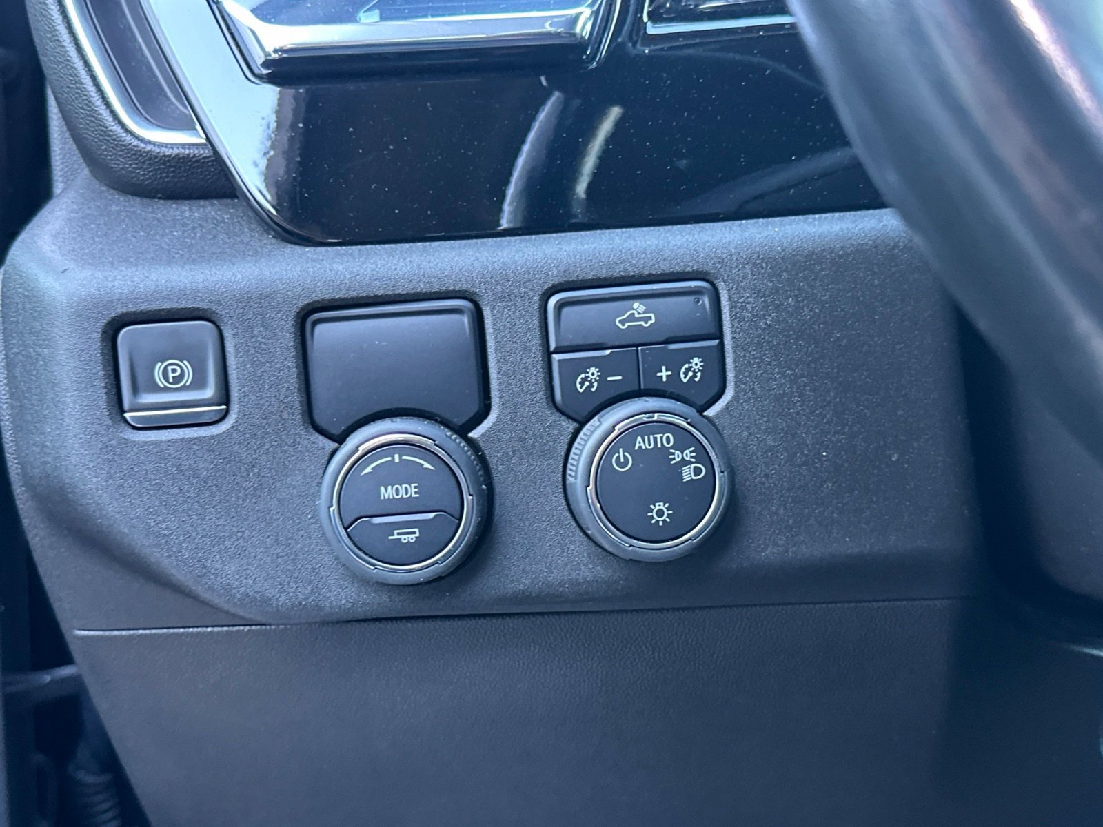 Used 2024 Chevrolet Silverado 1500 LT RWD image 12