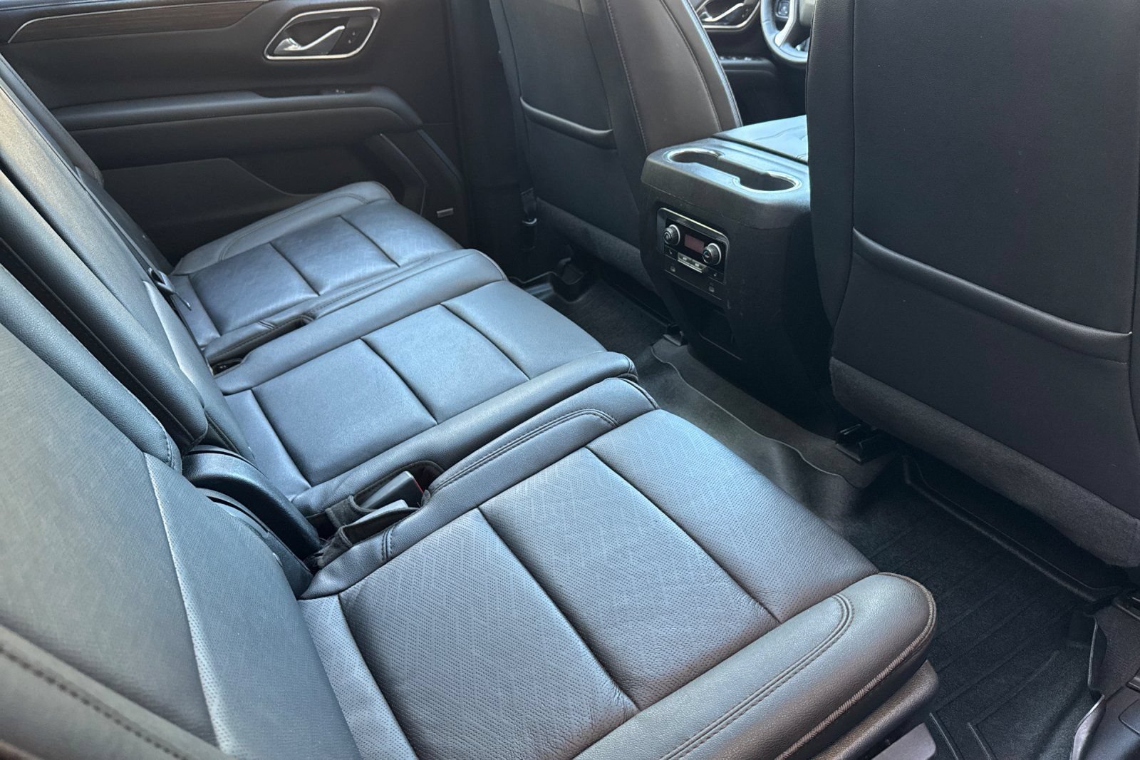 Used 2023 Chevrolet Suburban High Country w/ LPO, Illumination Package AWD/4WD image 17