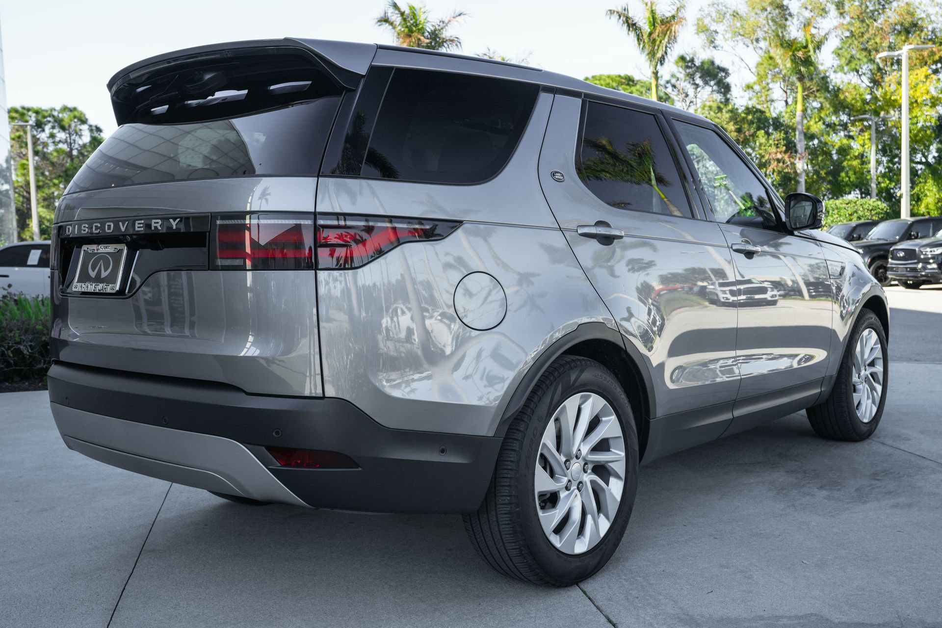 Used 2025 Land Rover Discovery S AWD/4WD image 27