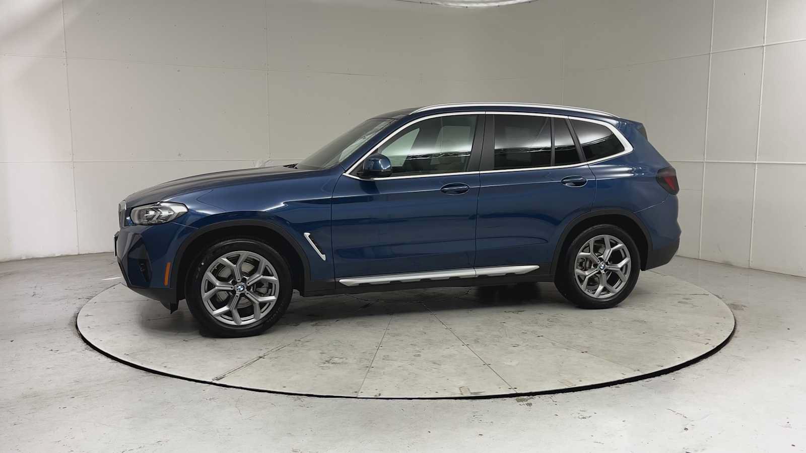 Used 2023 BMW X3 xDrive30i w/ Premium Package AWD/4WD image 5