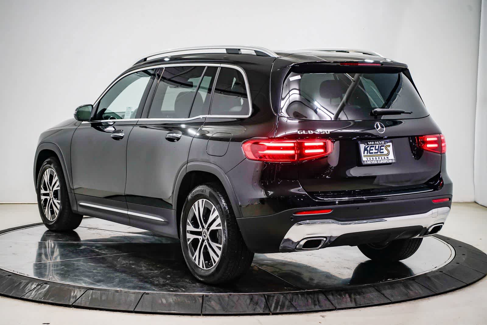 Used 2026 Mercedes-Benz GLB 250 image 2