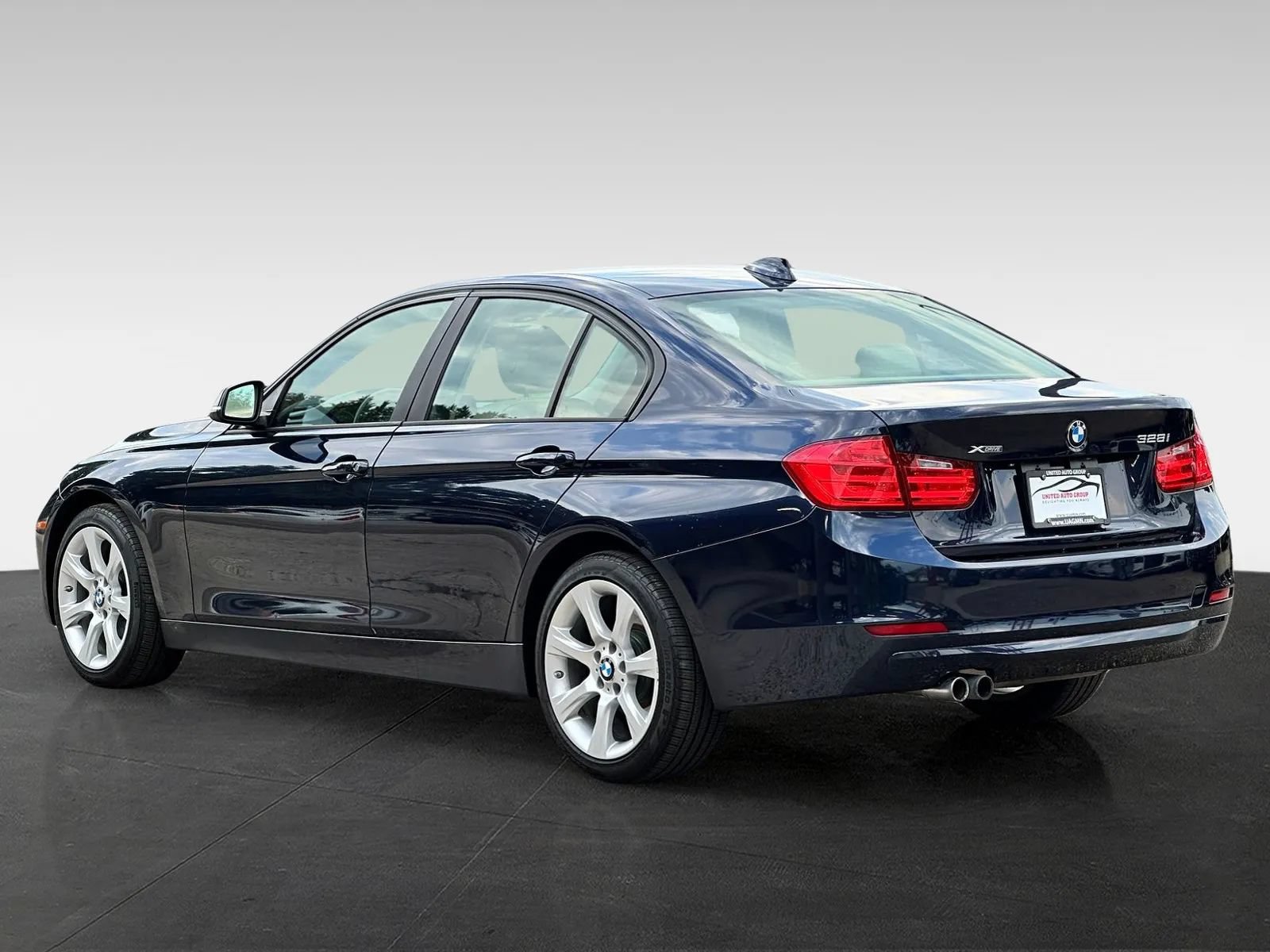 Used 2015 BMW 328i xDrive Sedan AWD/4WD image 5