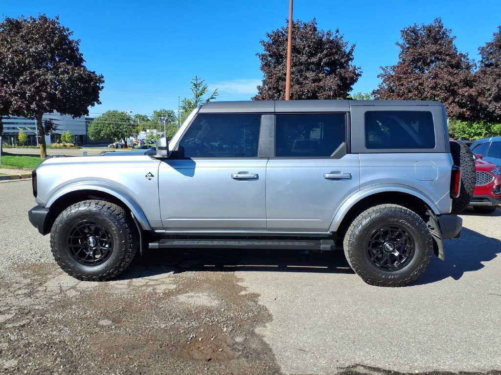 Used 2023 Ford Bronco Outer Banks AWD/4WD image 2